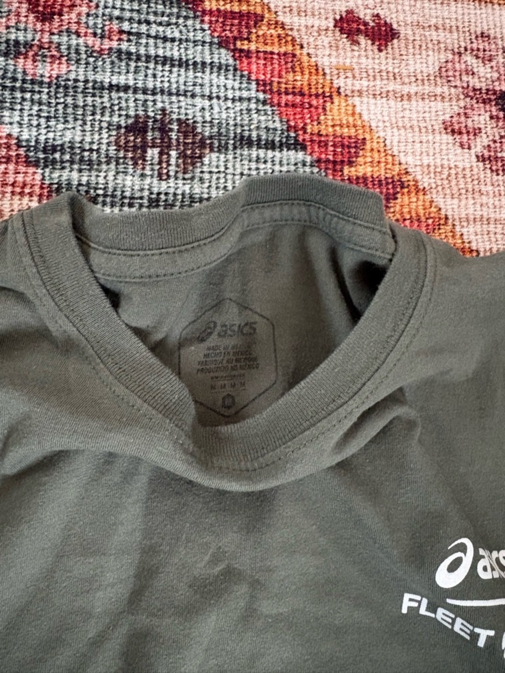 Men’s Medium ASICS run club Tee - Picture 2 of 2